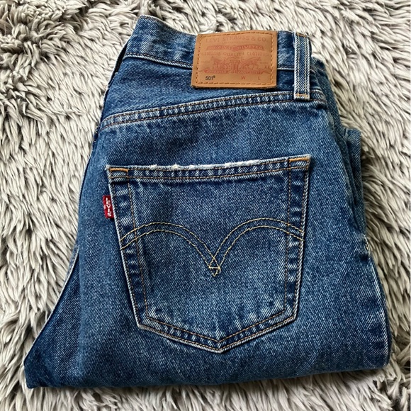 Levi’s 24/30– 501 Premium- Classic Blue Denim Jeans Button Fly - Picture 13 of 13